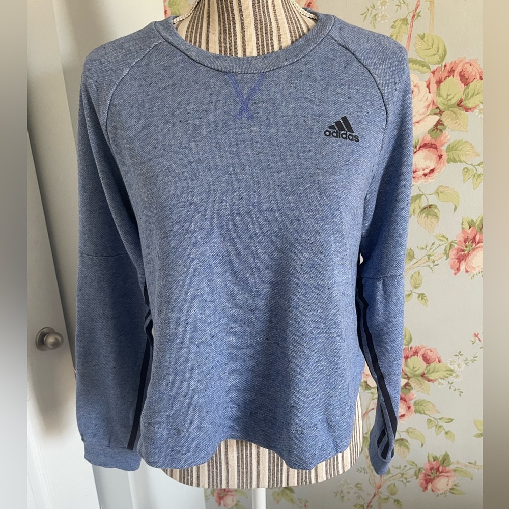 Super cute jersey knit cropped workout top with fleece lining
